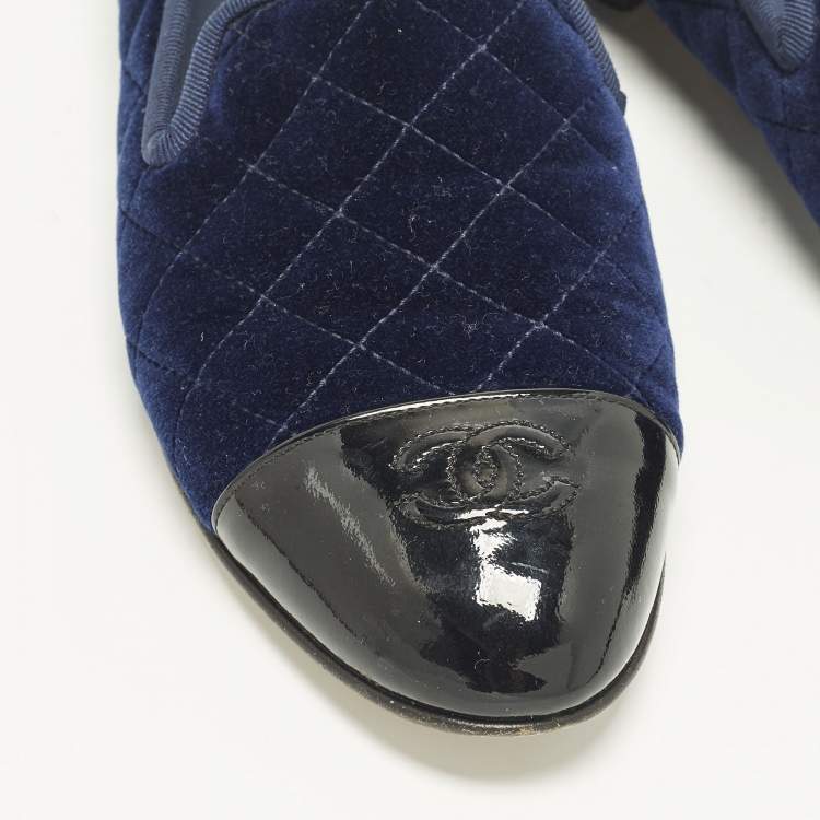 Pre Owned Chanel Interlocking CC Logo Size 40 Navy Blue Patent Leather and Velvet Smoking Slippers