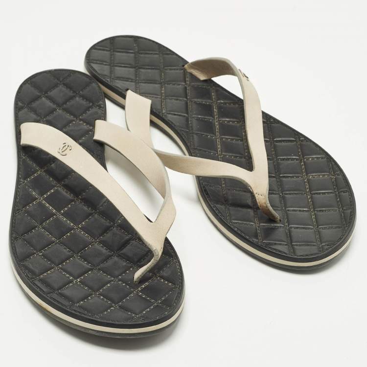 مملوكة مسبقًا Chanel CC Size 39 Beige Leather Thong Flats