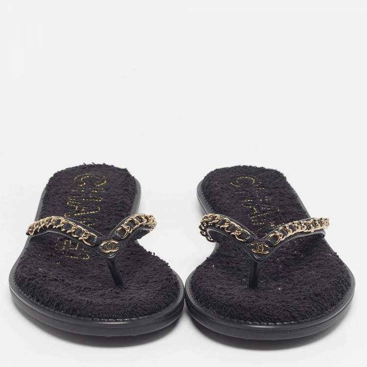 مملوكة مسبقًا Chanel Size 38 Black Leather Chain Detail Flat Thong Sandals