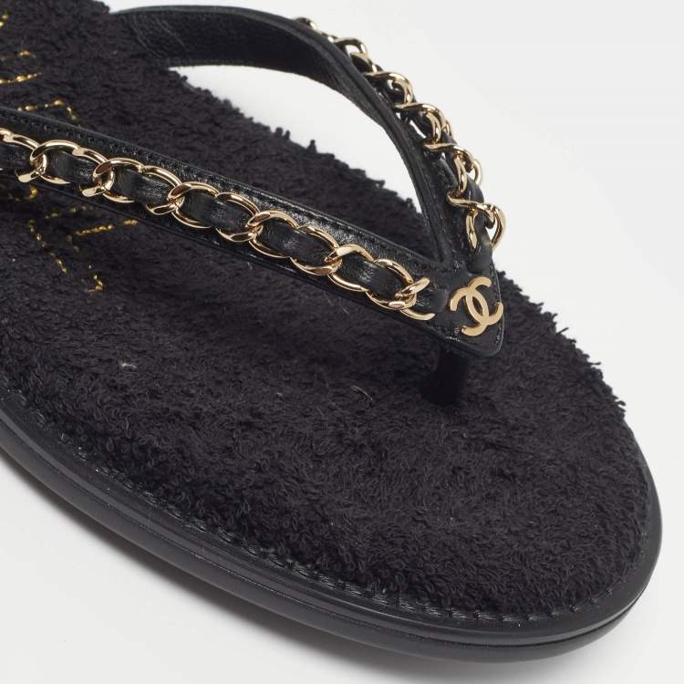 مملوكة مسبقًا Chanel Size 38 Black Leather Chain Detail Flat Thong Sandals
