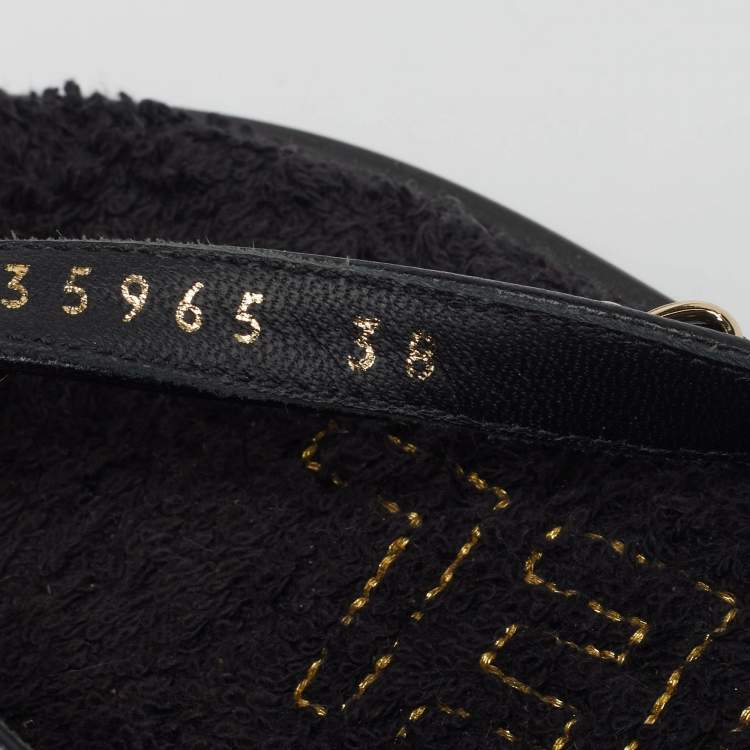 مملوكة مسبقًا Chanel Size 38 Black Leather Chain Detail Flat Thong Sandals