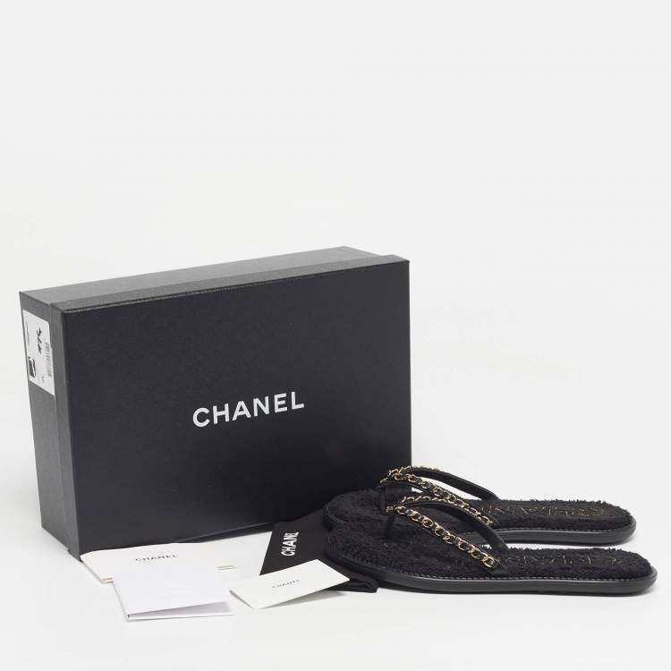 مملوكة مسبقًا Chanel Size 38 Black Leather Chain Detail Flat Thong Sandals