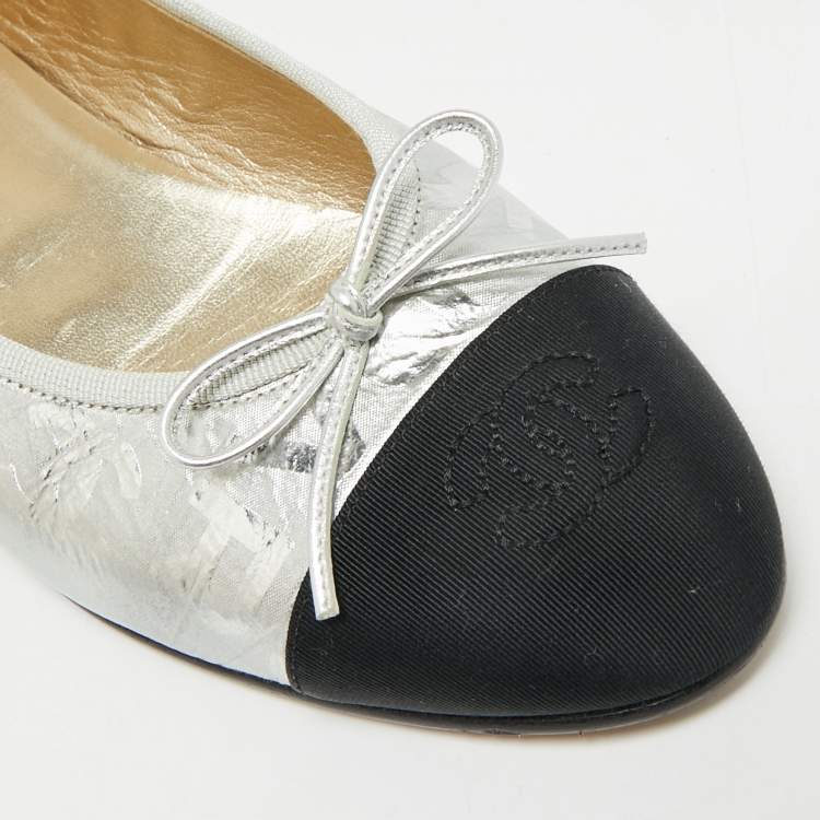 Pre Owned Chanel CC Size 39.5 Silver/Black Canvas and Leather Bow Ballet Flats
