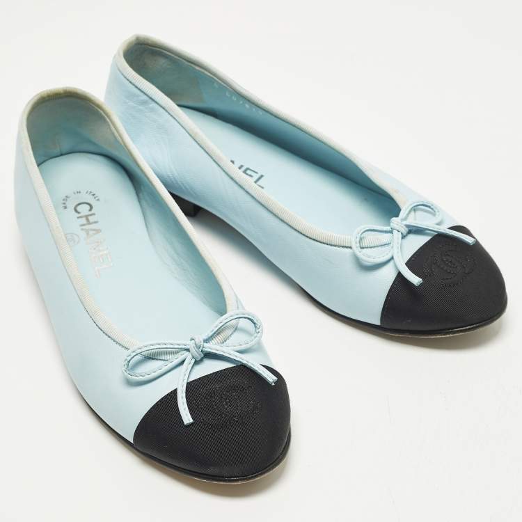 Pre Owned Chanel CC Size 37 Light Blue/Black Fabric and Leather Bow Cap Toe Ballet Flats