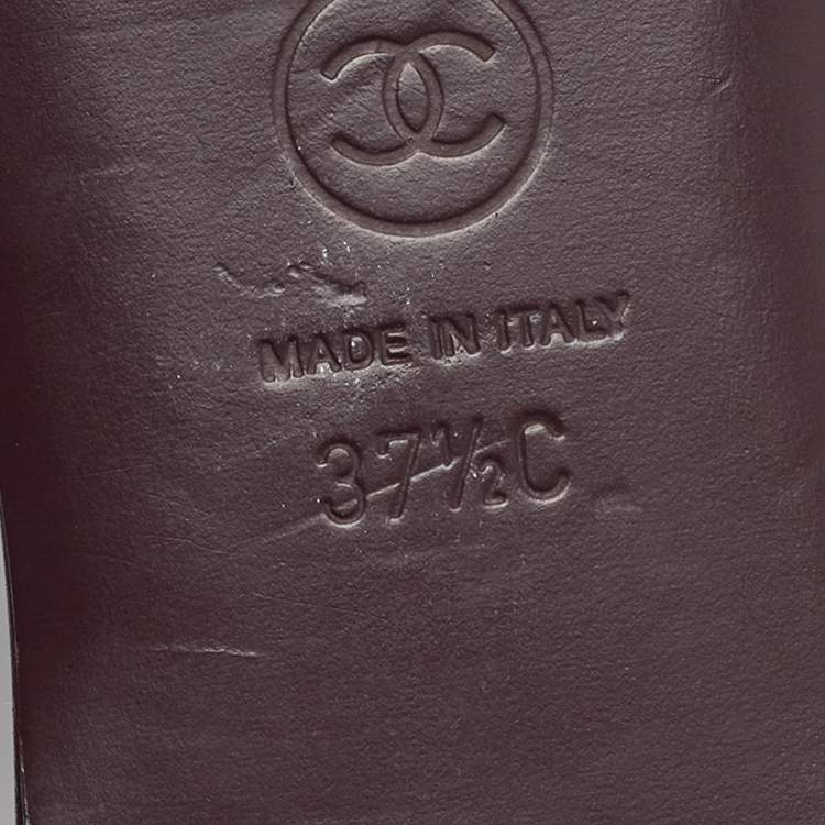 Pre Owned Chanel CC Size 37.5 Burgundy Quilted Leather Twist Lock Flat Sandals