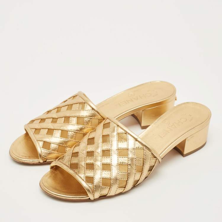 Pre Owned Chanel CC Size 39.5 Metallic Gold Woven Leather and Mesh Slide Sandals