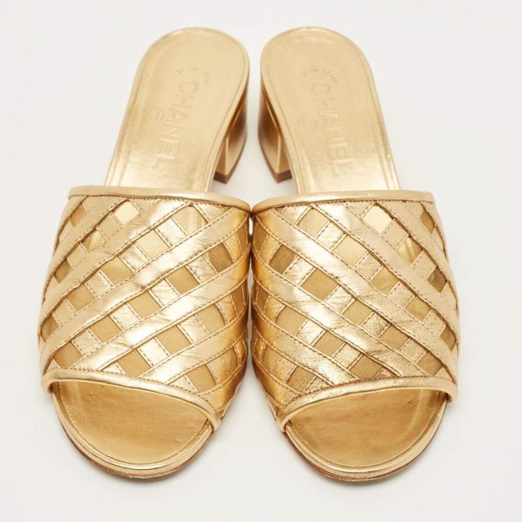 Pre Owned Chanel CC Size 39.5 Metallic Gold Woven Leather and Mesh Slide Sandals