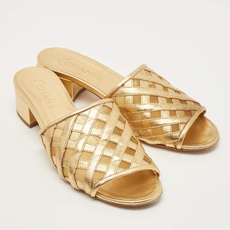 Pre Owned Chanel CC Size 39.5 Metallic Gold Woven Leather and Mesh Slide Sandals