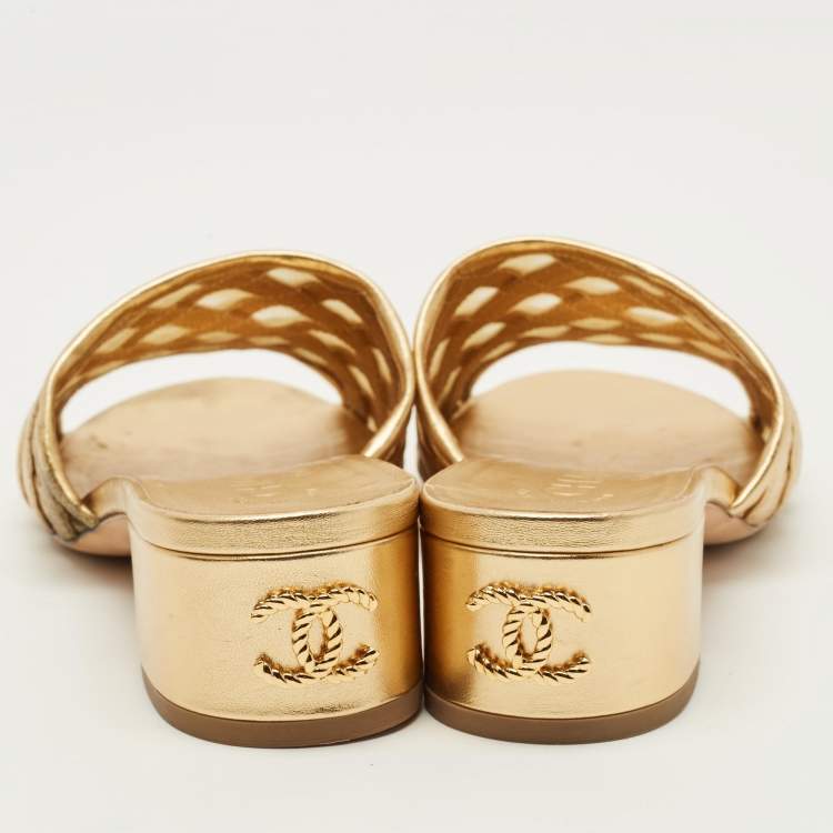 Pre Owned Chanel CC Size 39.5 Metallic Gold Woven Leather and Mesh Slide Sandals