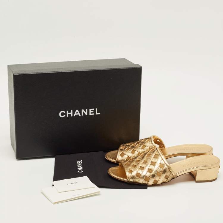 Pre Owned Chanel CC Size 39.5 Metallic Gold Woven Leather and Mesh Slide Sandals