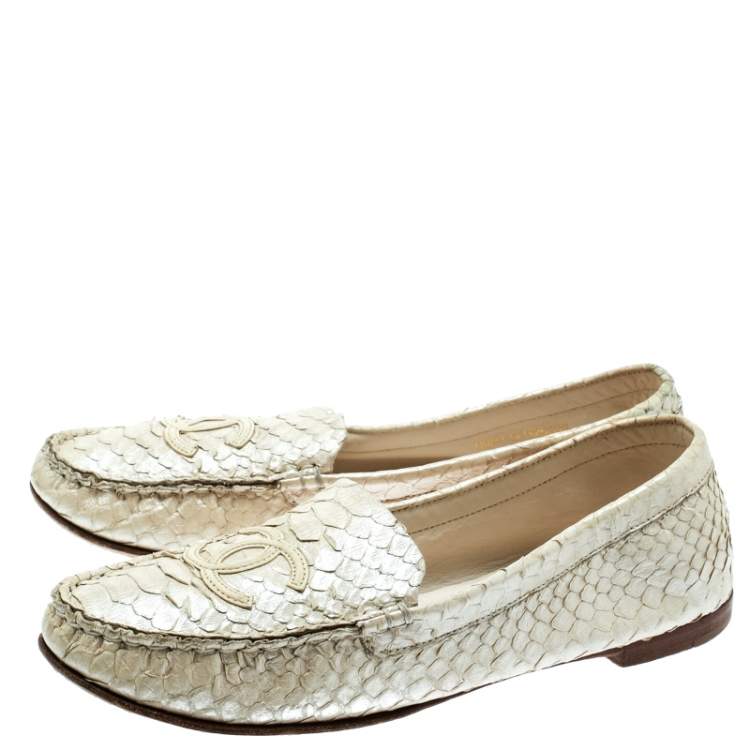 Pre Owned Chanel Pearl Finish Cream Python Leather Slip On Loafers Size 38.5