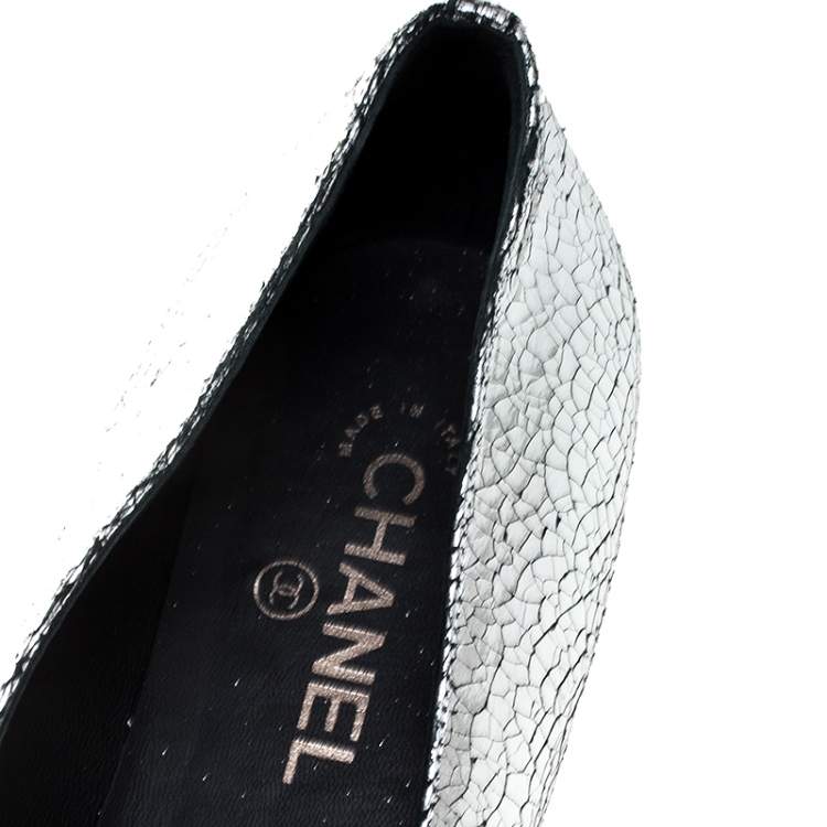 Pre Owned Chanel Metallic Textured Leather Camellia Loafers Size 40