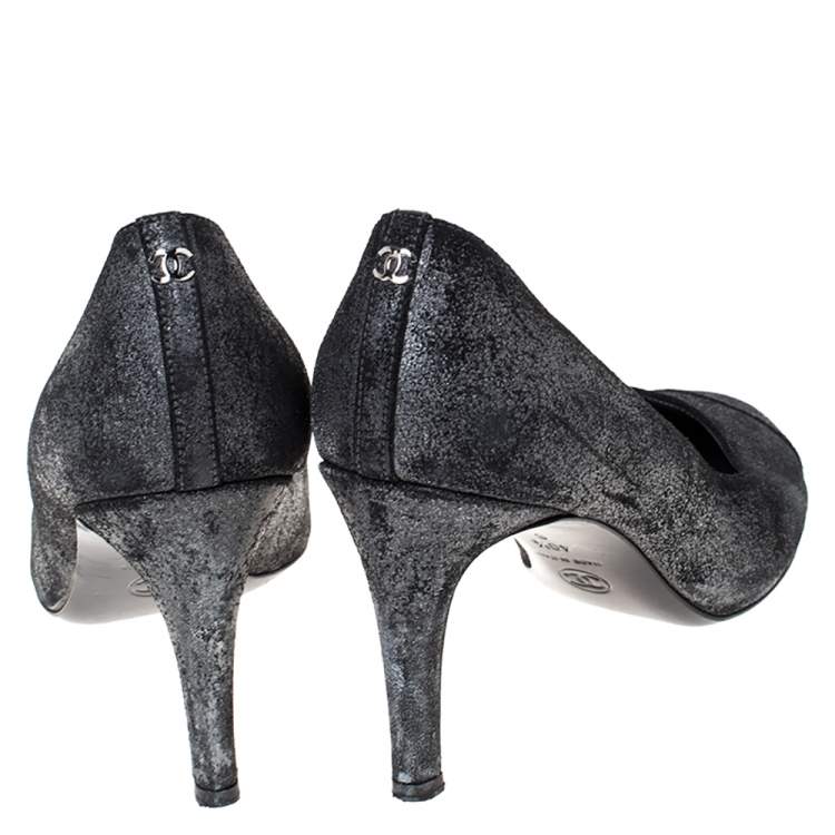 Pre Owned Chanel Metallic Distressed Textured Suede CC Cap Toe Pumps Size 40.5