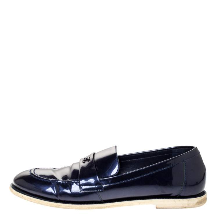 Pre Owned Chanel Blue Patent Leather CC Loafer Size 38.5