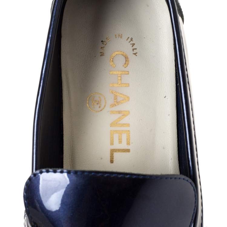 Pre Owned Chanel Blue Patent Leather CC Loafer Size 38.5