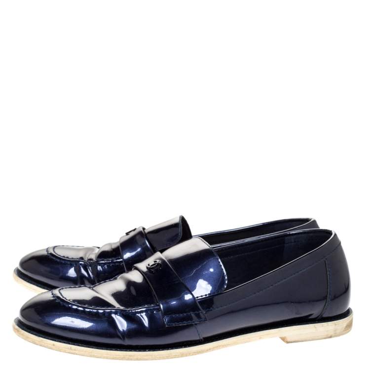 Pre Owned Chanel Blue Patent Leather CC Loafer Size 38.5