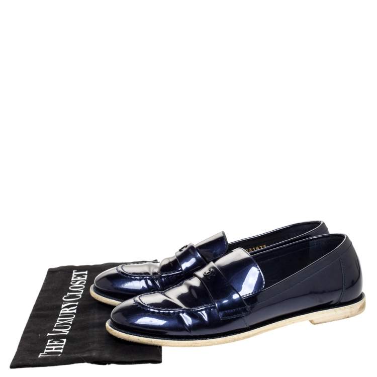 Pre Owned Chanel Blue Patent Leather CC Loafer Size 38.5
