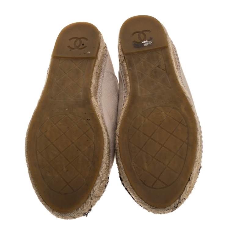 Pre Owned Chanel Beige/Black Leather CC Cap Toe Slip On Espadrilles Size 41