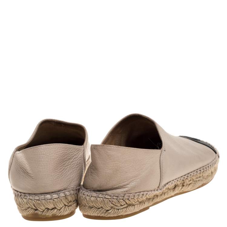 Pre Owned Chanel Beige/Black Leather CC Cap Toe Slip On Espadrilles Size 41