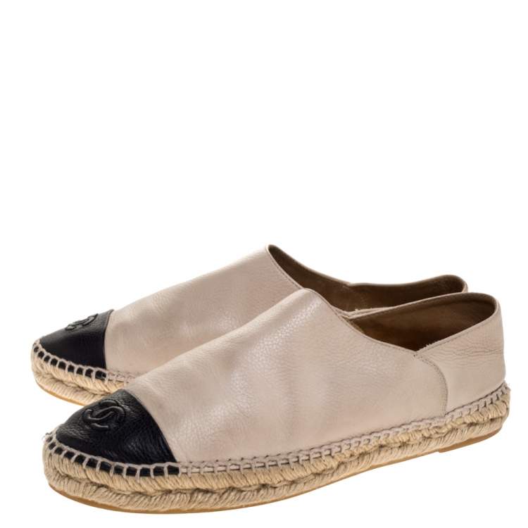 Pre Owned Chanel Beige/Black Leather CC Cap Toe Slip On Espadrilles Size 41