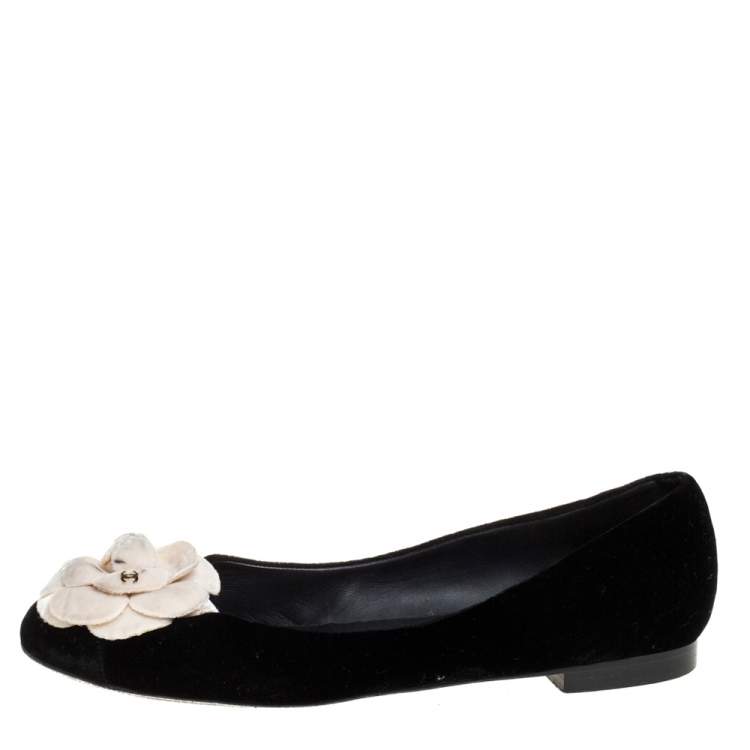 Chanel Black/White Velvet Camellia Ballet Flats Size 39.5 Chanel