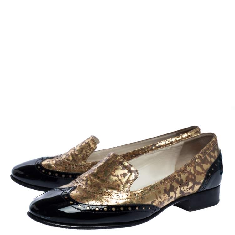 Pre Owned Chanel Metallic Gold And Black Patent Brogue Leather Slip On Oxford Size 39