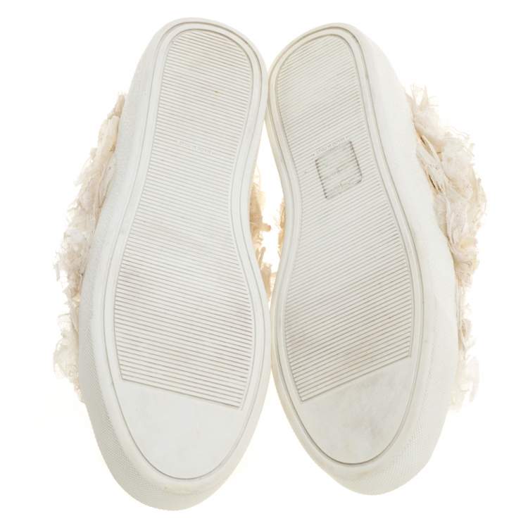مملوكة مسبقًا Chanel Cream CC Camellia Lace Low Top Sneakers Size 36