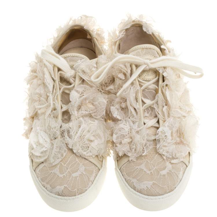 مملوكة مسبقًا Chanel Cream CC Camellia Lace Low Top Sneakers Size 36