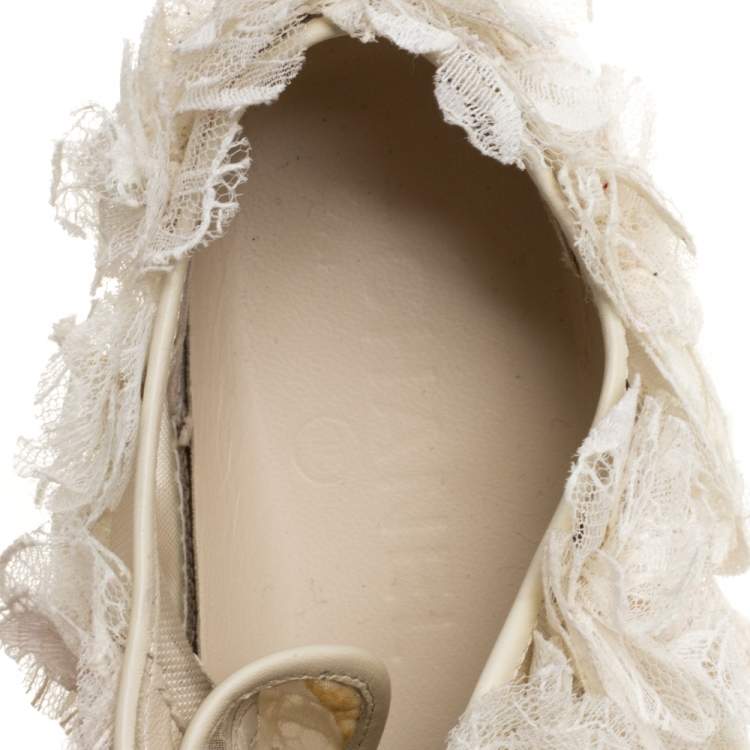 مملوكة مسبقًا Chanel Cream CC Camellia Lace Low Top Sneakers Size 36