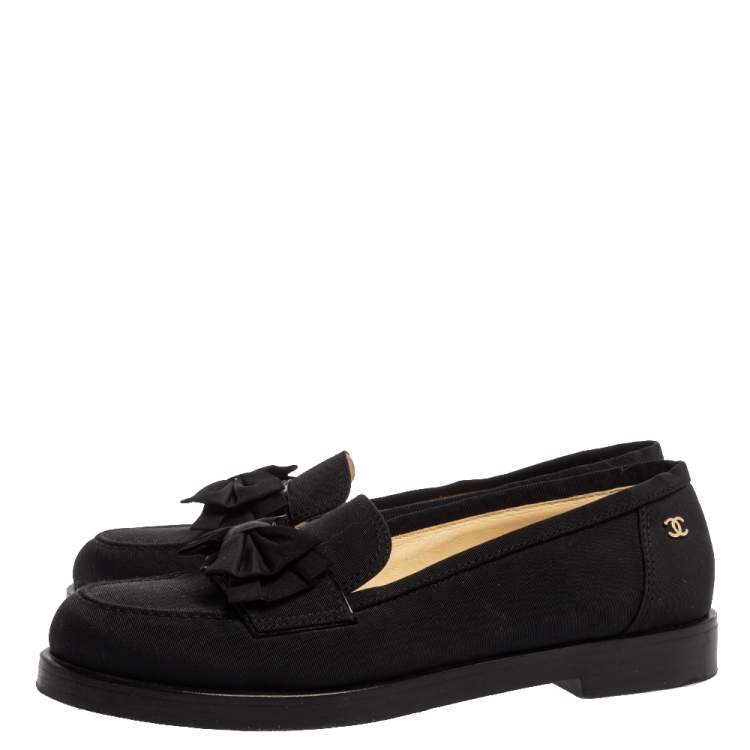 مملوكة مسبقًا Chanel Black Canvas CC Bow Slip On Loafers Size 39.5