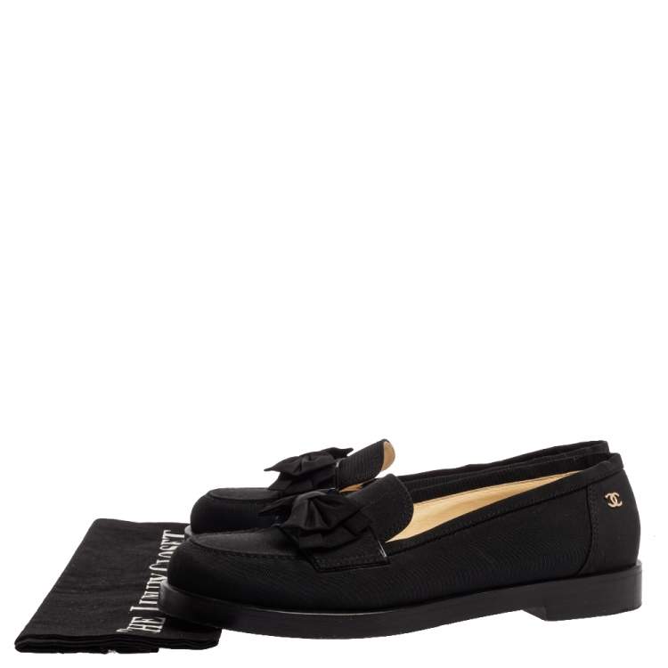 مملوكة مسبقًا Chanel Black Canvas CC Bow Slip On Loafers Size 39.5