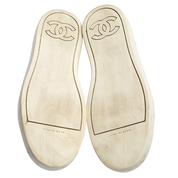 مملوكة مسبقًا Chanel White/Gold Rubber And Tweed Fantasy Sneakers Size 39.5