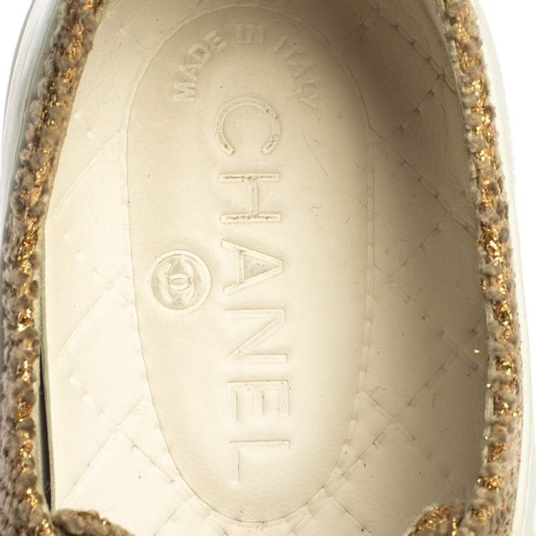 مملوكة مسبقًا Chanel White/Gold Rubber And Tweed Fantasy Sneakers Size 39.5