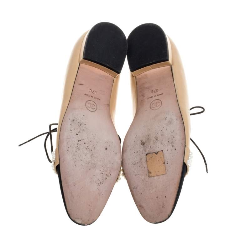 Pre Owned Chanel Beige/Black Leather Pearl Embellished Cap Toe Lace Oxfords Size 37