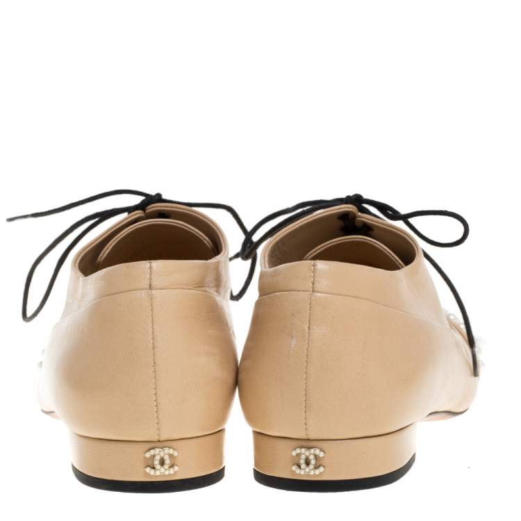 Pre Owned Chanel Beige/Black Leather Pearl Embellished Cap Toe Lace Oxfords Size 37
