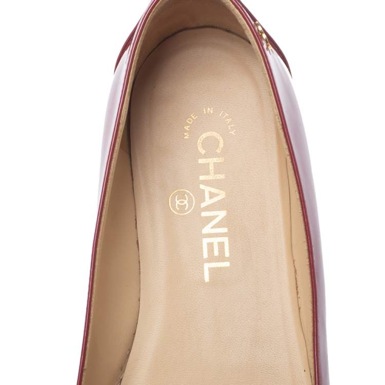 Pre Owned Chanel Red/White Patent Leather Chain-link Loafers Size 38.5