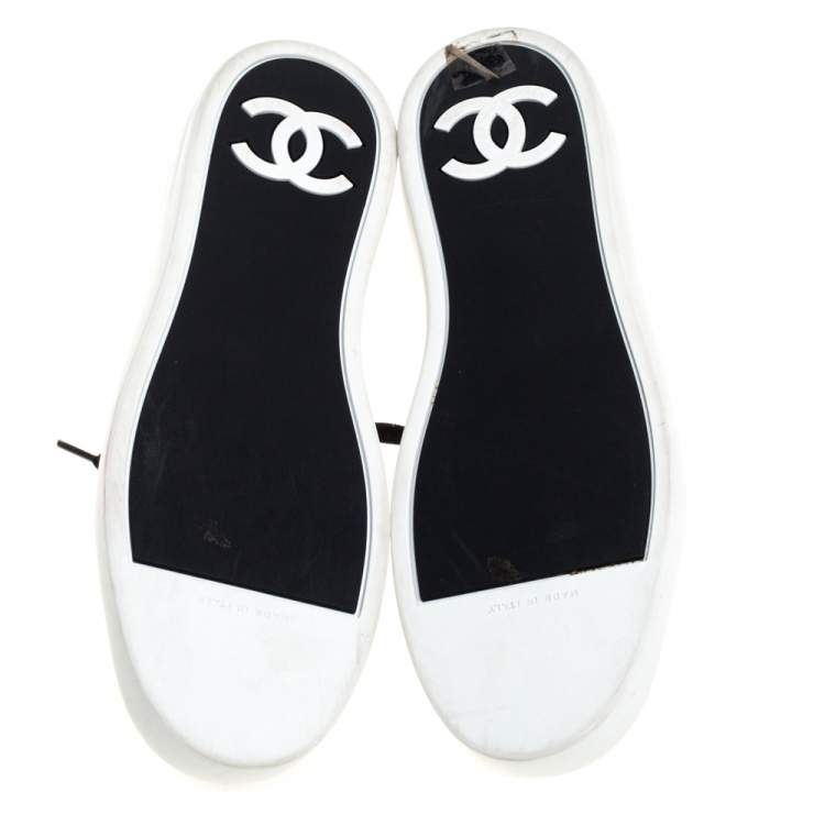Pre Owned Chanel Black/White Rubber and Leather CC Low Top Sneakers Size 40