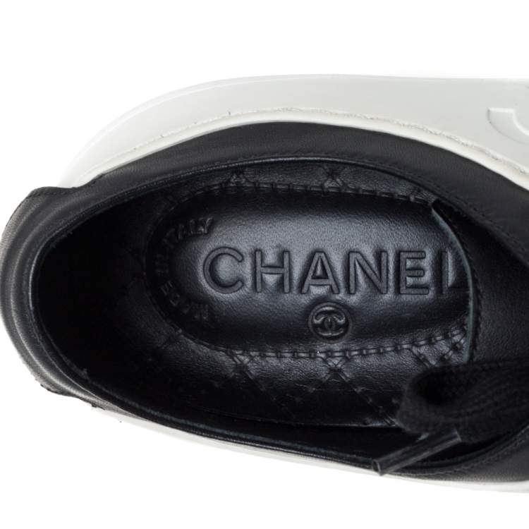 Pre Owned Chanel Black/White Rubber and Leather CC Low Top Sneakers Size 40