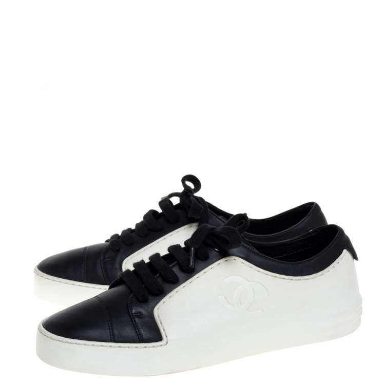 Pre Owned Chanel Black/White Rubber and Leather CC Low Top Sneakers Size 40