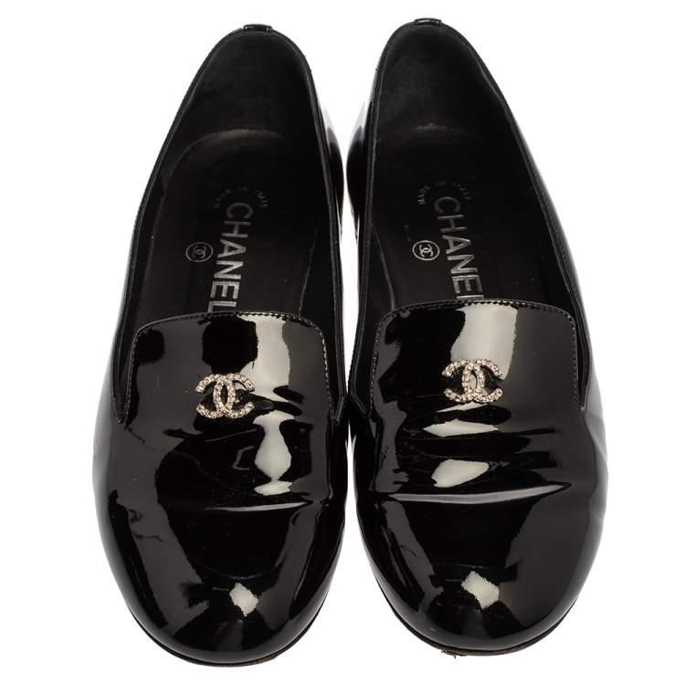 Pre Owned Chanel Black Patent Leather CC Faux Pearl Loafers Size 37