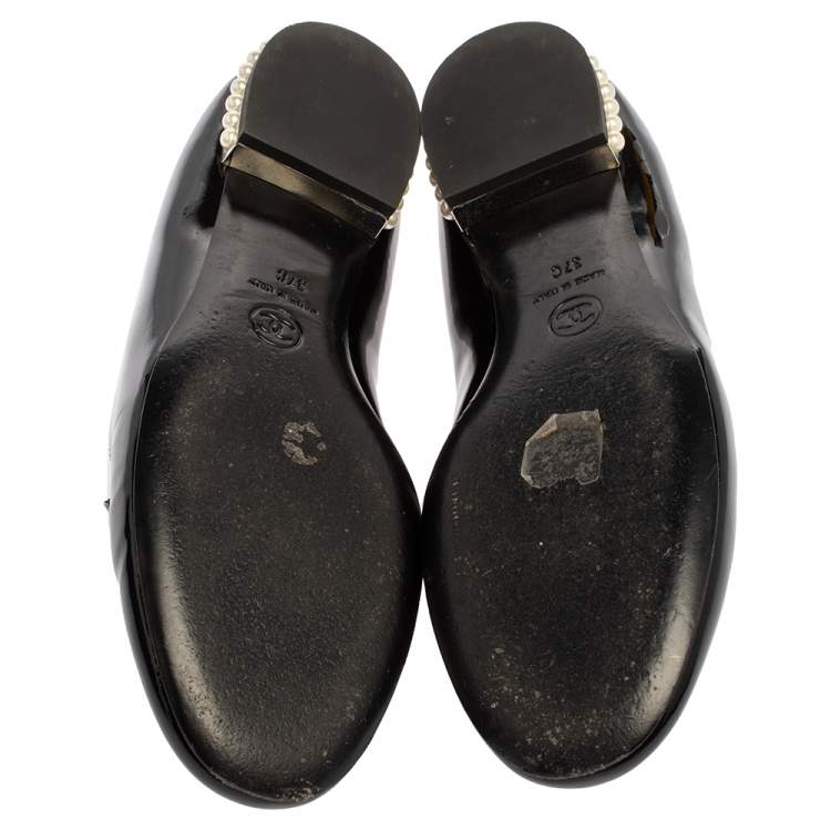 Pre Owned Chanel Black Patent Leather CC Faux Pearl Loafers Size 37