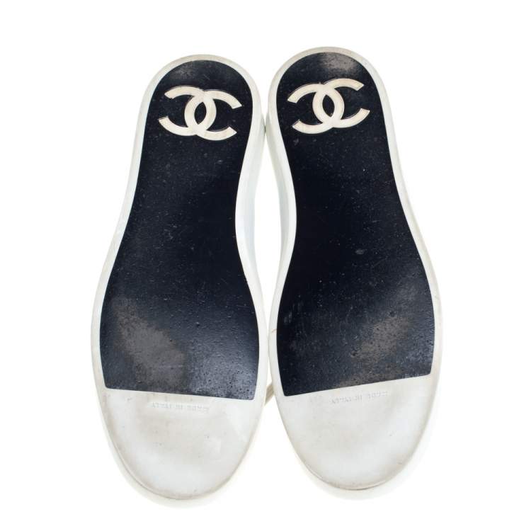 Pre Owned Chanel Blue/White Leather Lace Up Sneakers Size 39