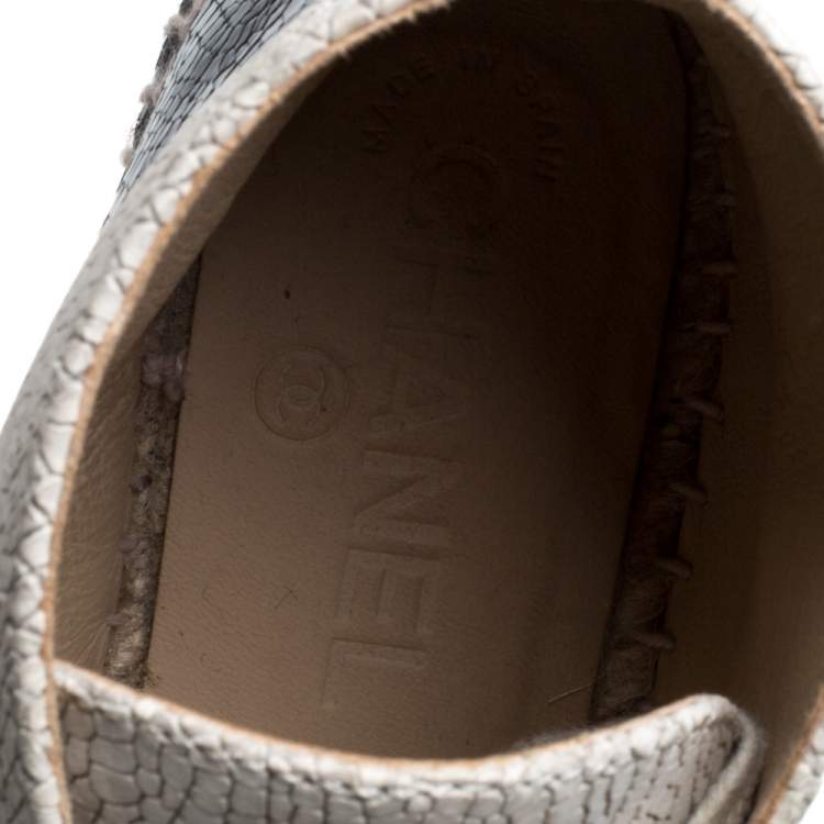 مملوكة مسبقًا Chanel White/Black Textured Leather CC Cap Toe High Top Espadrille Sneakers Size 36