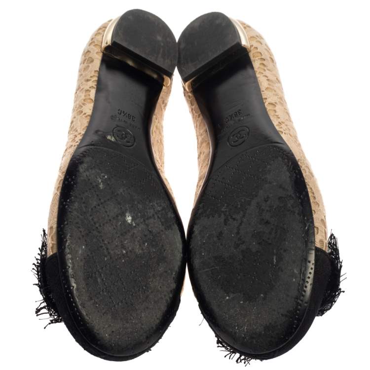 Pre Owned Chanel Beige/Black Lace Bow CC Smoking Slippers Size 38.5