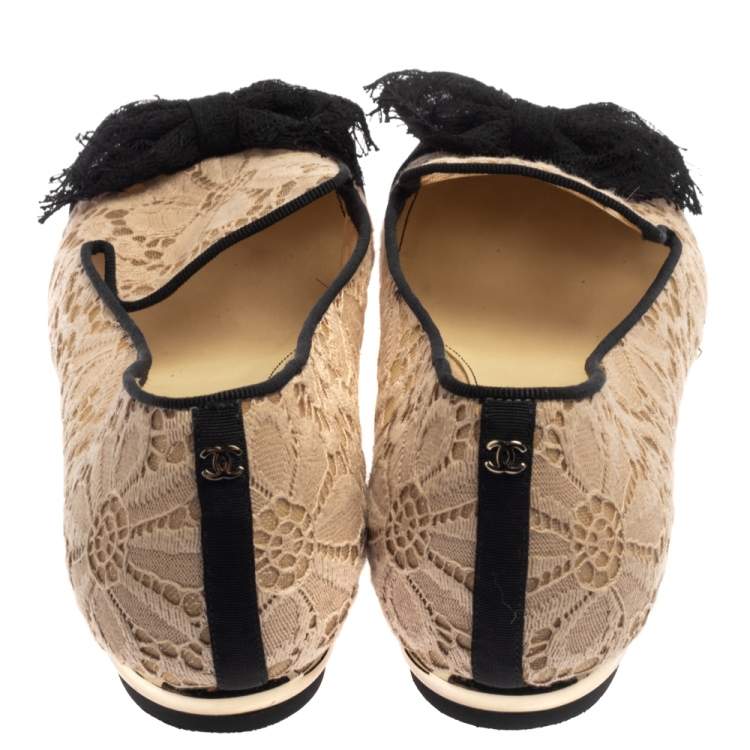 Pre Owned Chanel Beige/Black Lace Bow CC Smoking Slippers Size 38.5