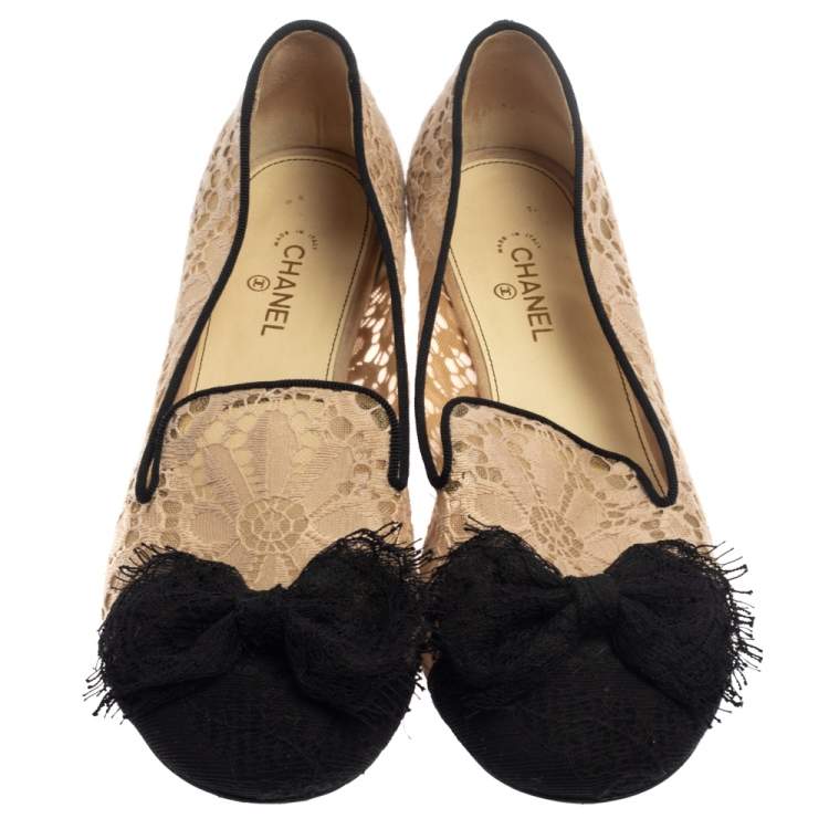 Pre Owned Chanel Beige/Black Lace Bow CC Smoking Slippers Size 38.5