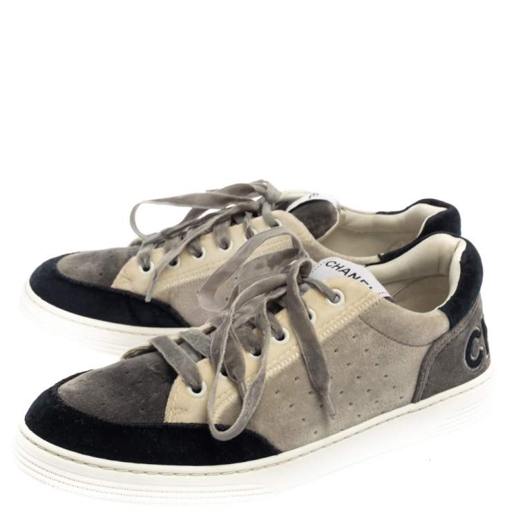 مملوكة مسبقًا Chanel Multicolor Velvet Logo Sneakers Size 39.5