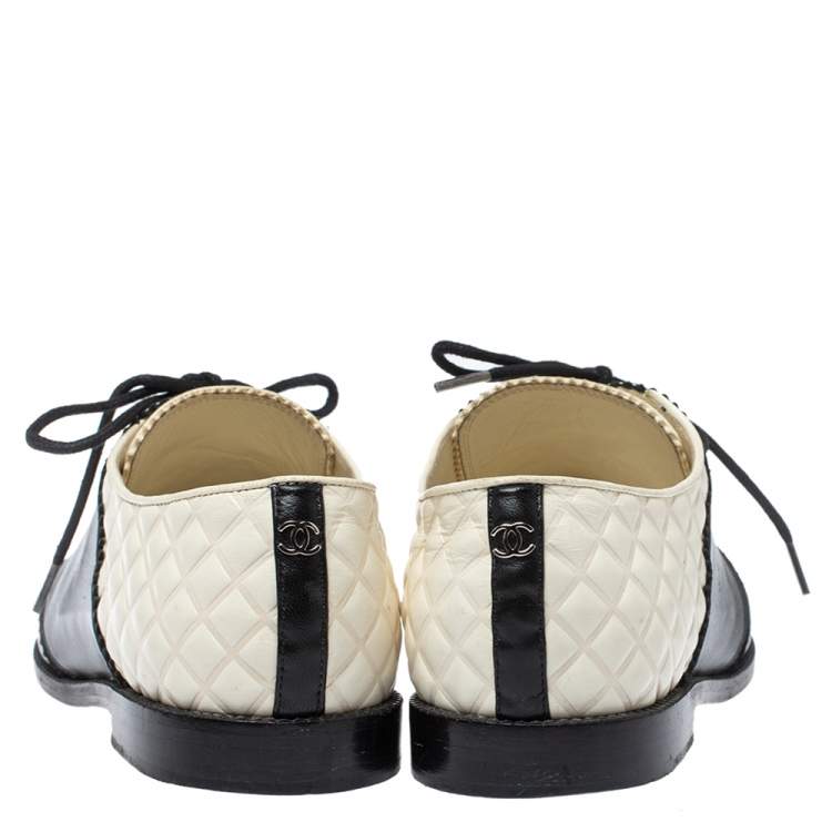 Pre Owned Chanel White/Black Quilted Leather Lace Up Sneakers Size 38