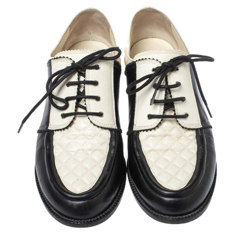 Pre Owned Chanel White/Black Quilted Leather Lace Up Sneakers Size 38