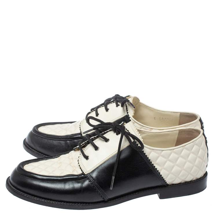 Pre Owned Chanel White/Black Quilted Leather Lace Up Sneakers Size 38